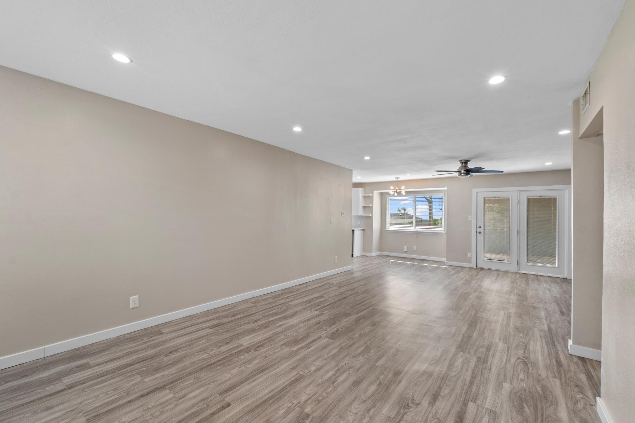 10107 Floyd Dr Property Photo 4