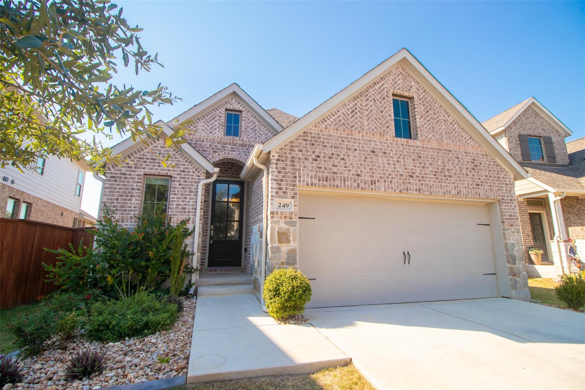 249 Rosebush Dr Property Photo 4