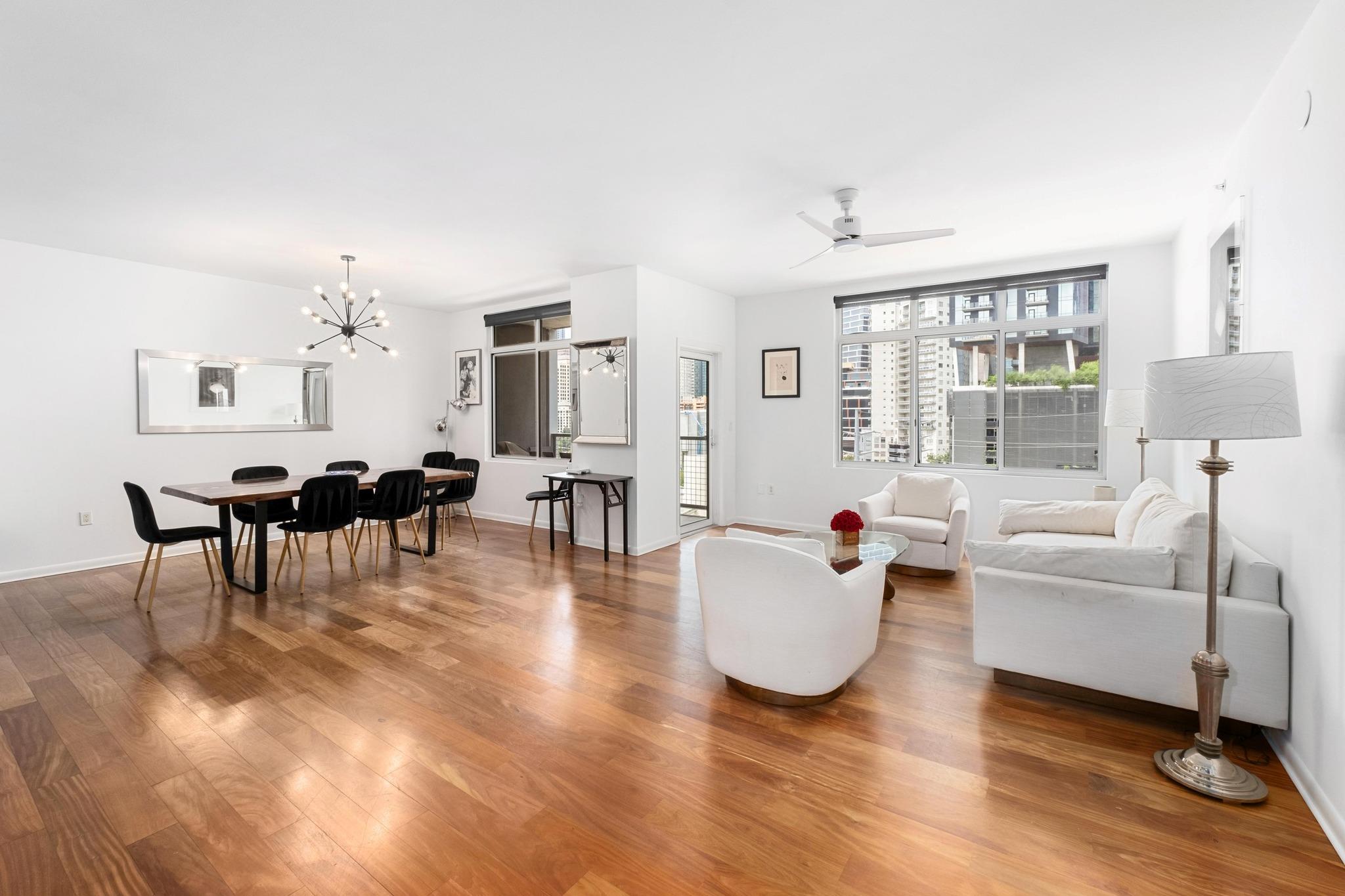 54 Rainey St #1018