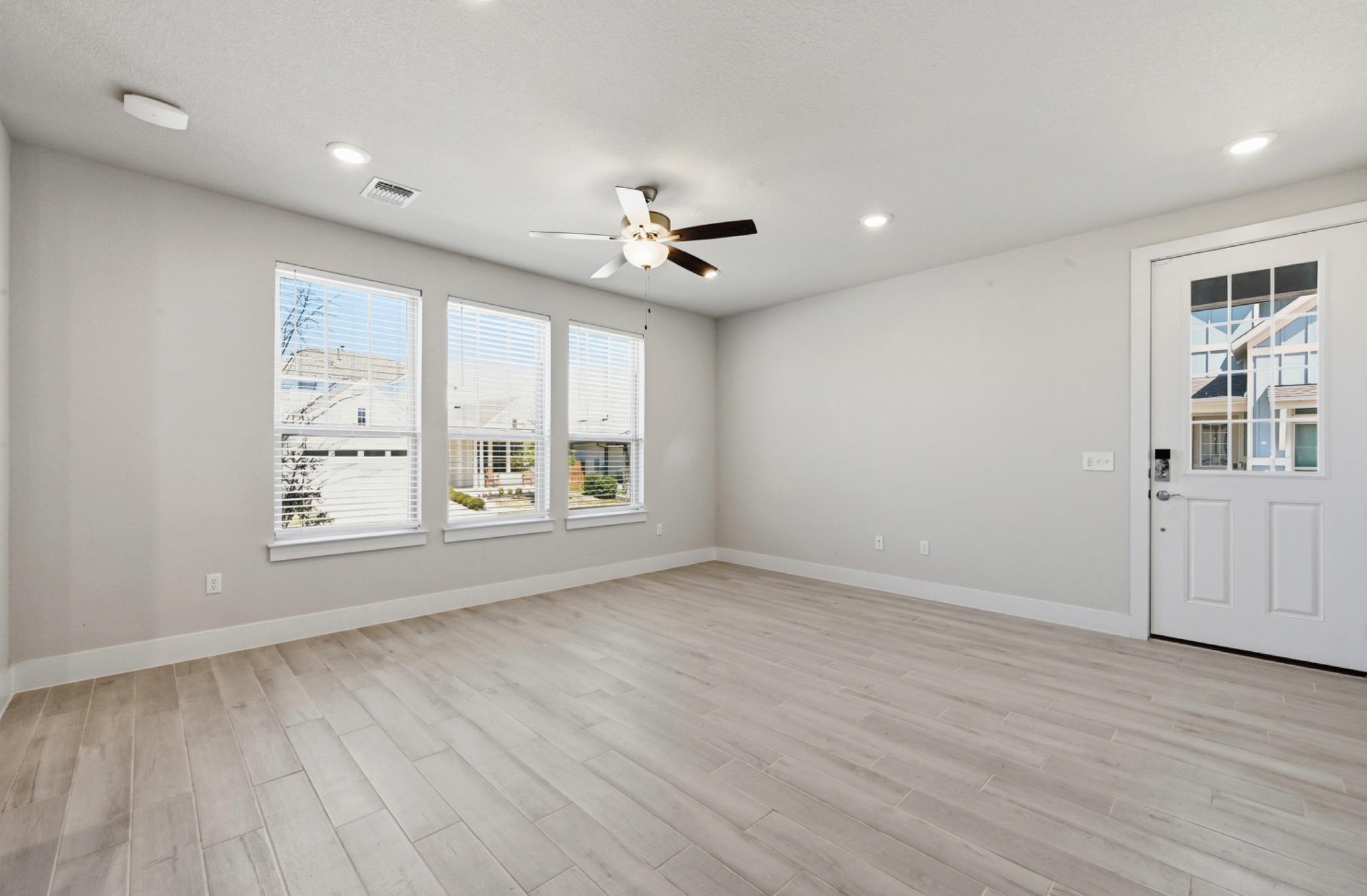 8401 Orizzonte St Property Photo 8