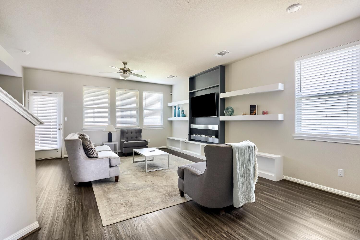 5547 Bellissima Way Property Photo 3