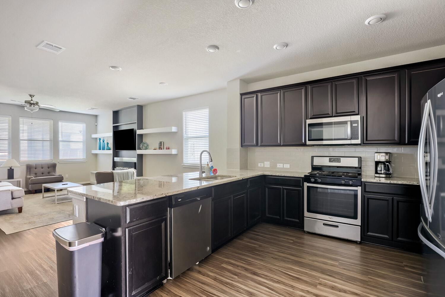 5547 Bellissima Way Property Photo 5
