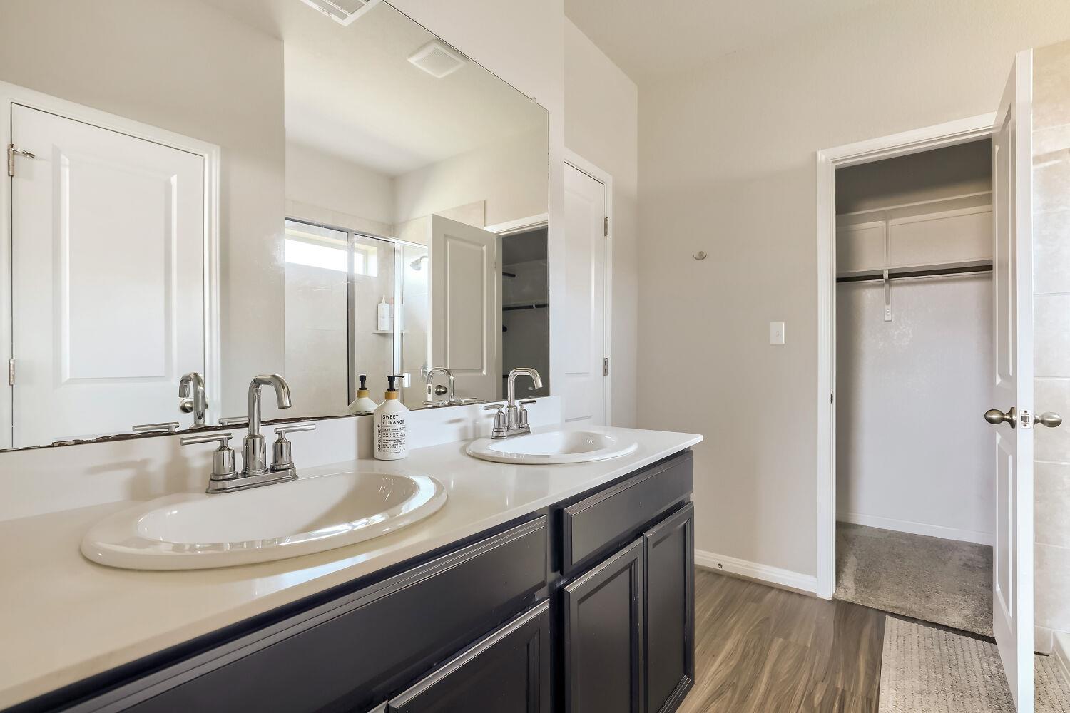 5547 Bellissima Way Property Photo 9