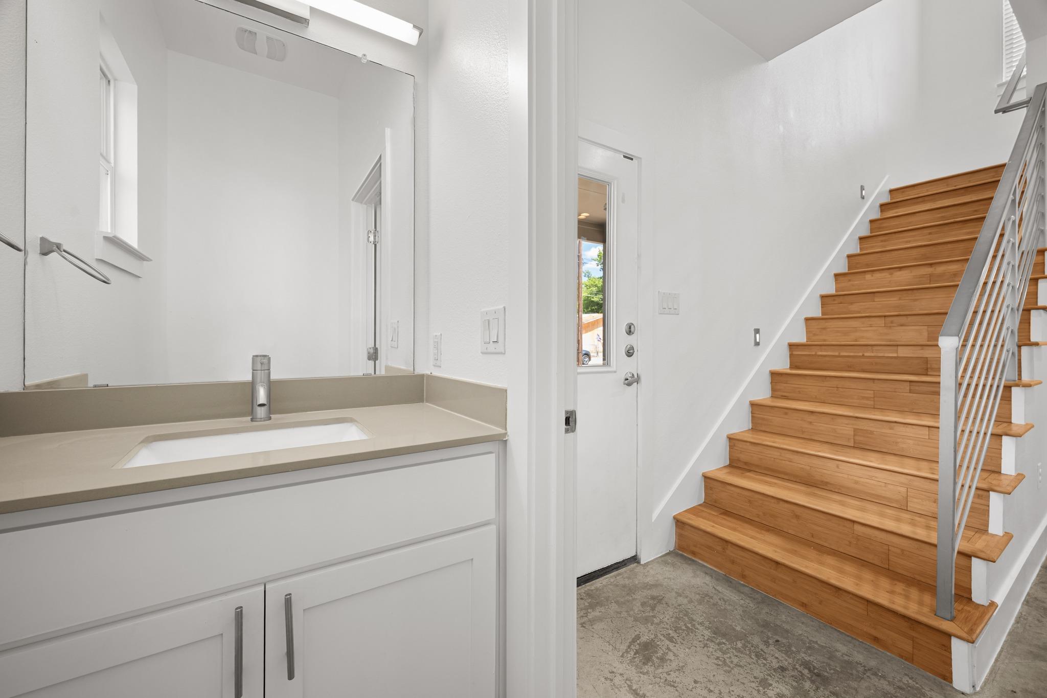 1003 Valdez St #a Property Photo 7