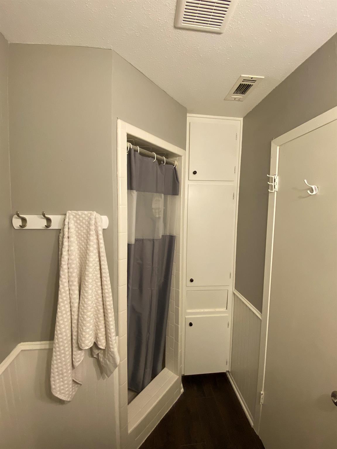 1305 E Main St Property Photo 12