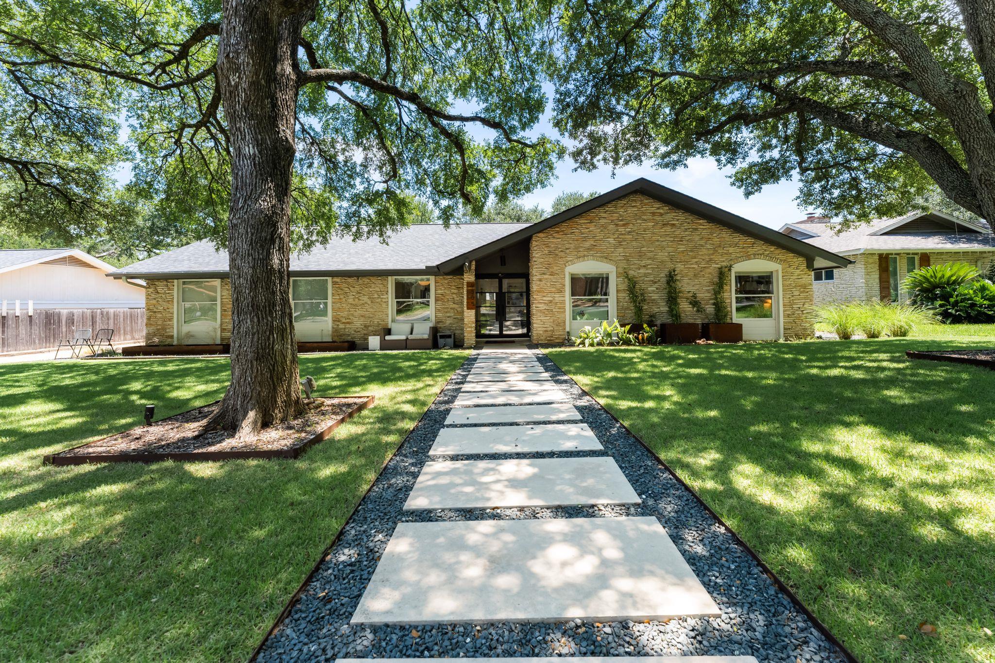 9305 Spring Hollow Dr Property Photo 1