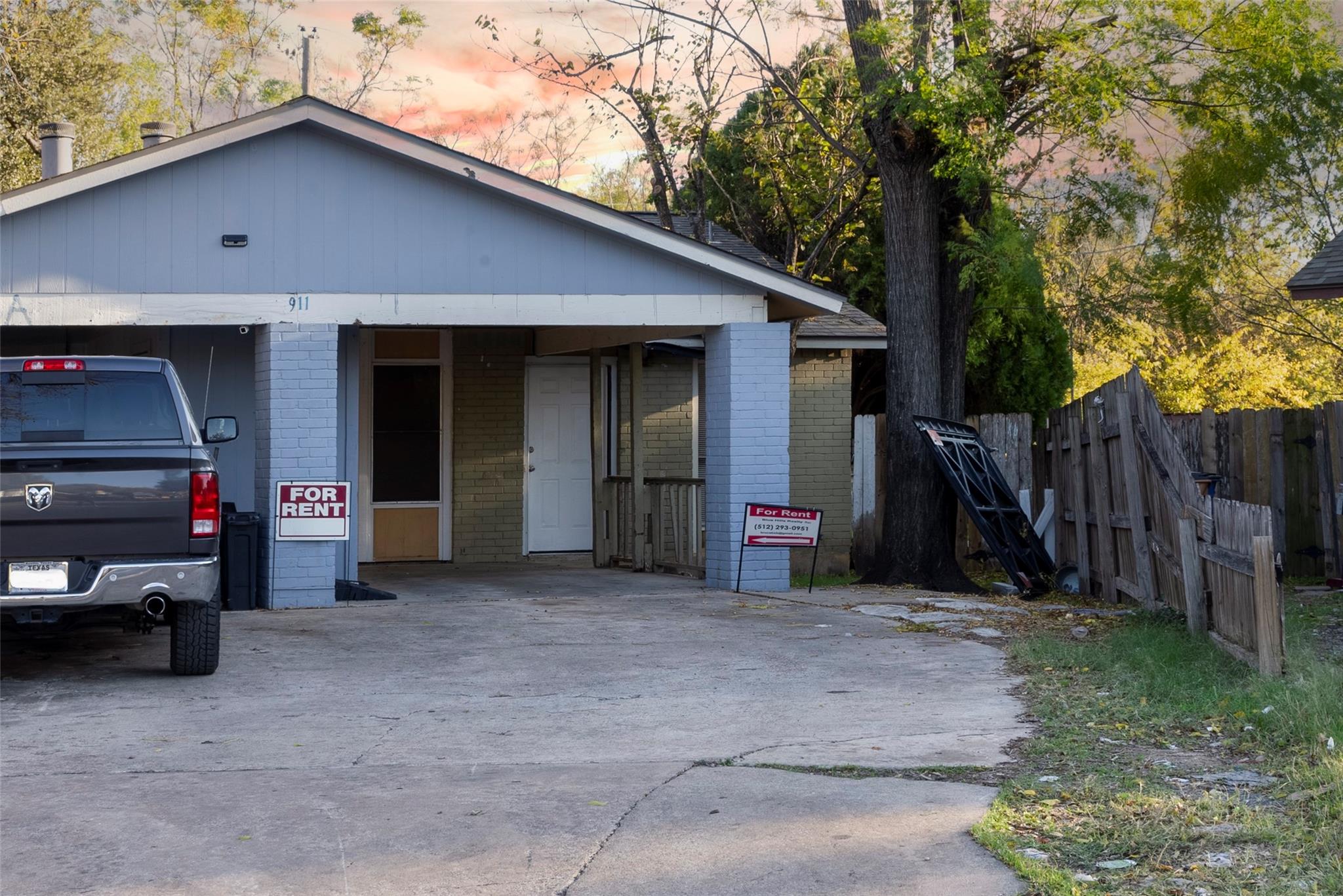911 Fieldwood Dr B Property Photo