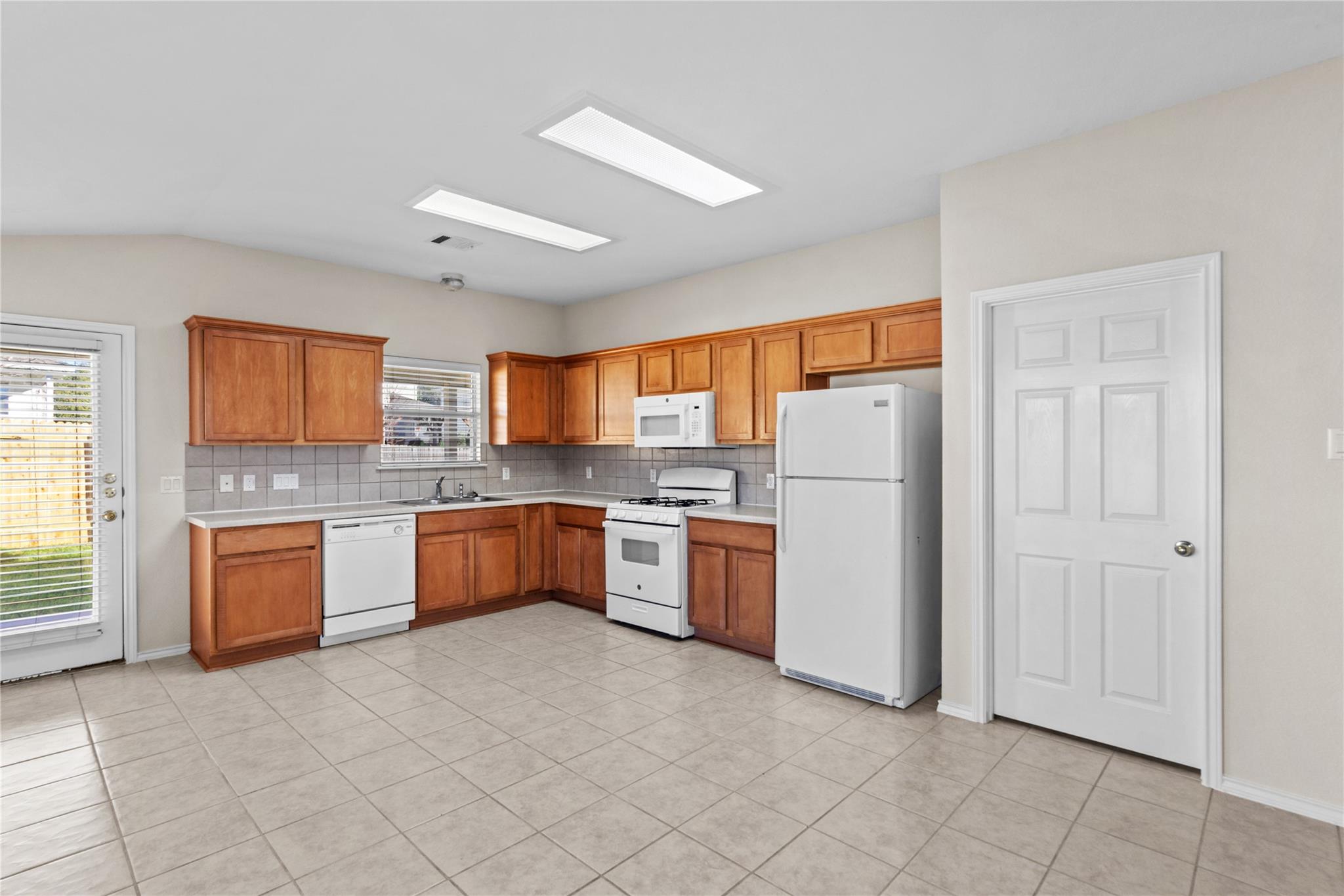 11132 Crazy Well Dr Property Photo 3
