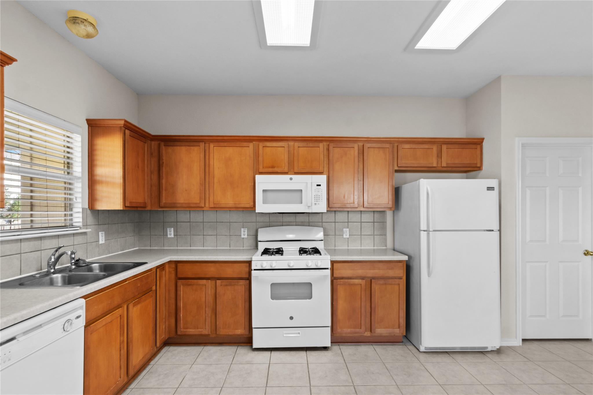 11132 Crazy Well Dr Property Photo 14