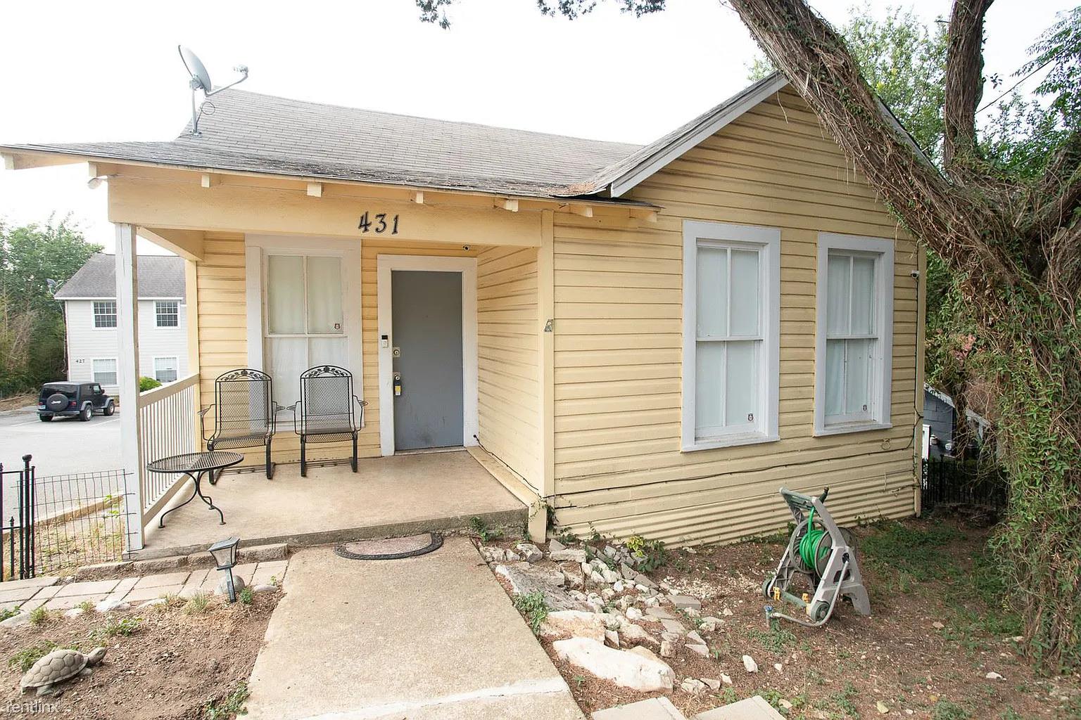 431 Lindsey St Property Photo 1