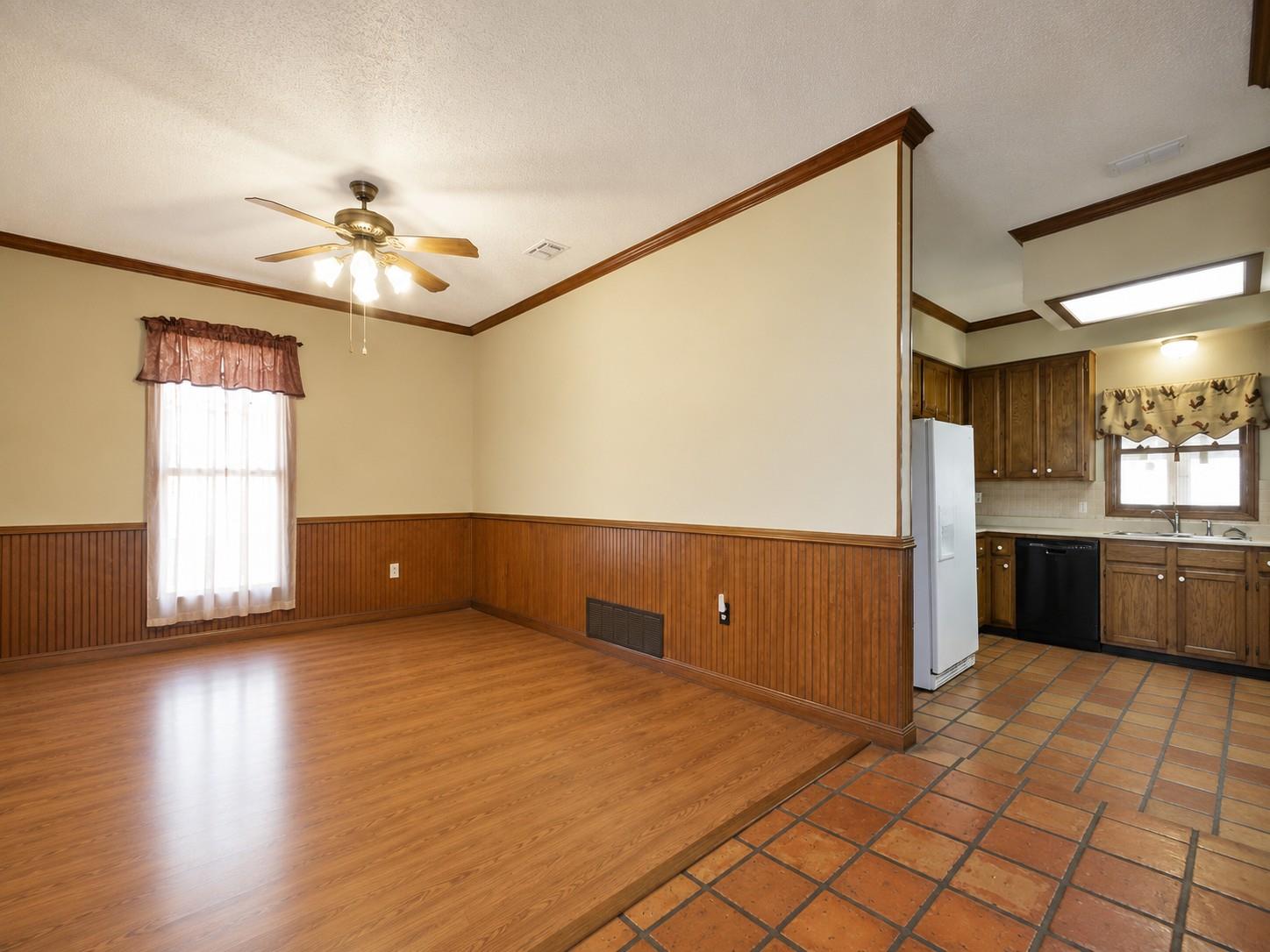 431 N Berry Ln Property Photo 4