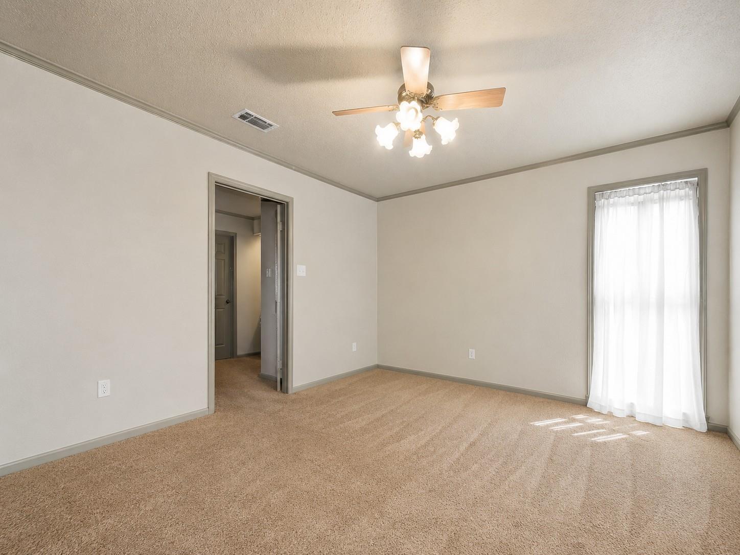 431 N Berry Ln Property Photo 6