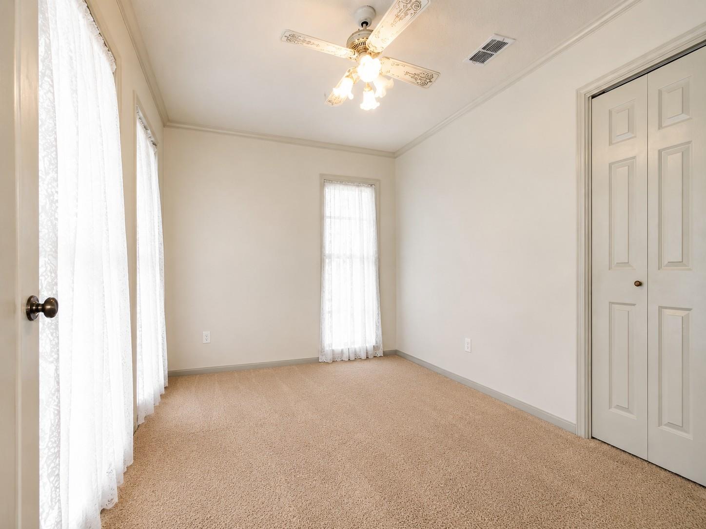 431 N Berry Ln Property Photo 7