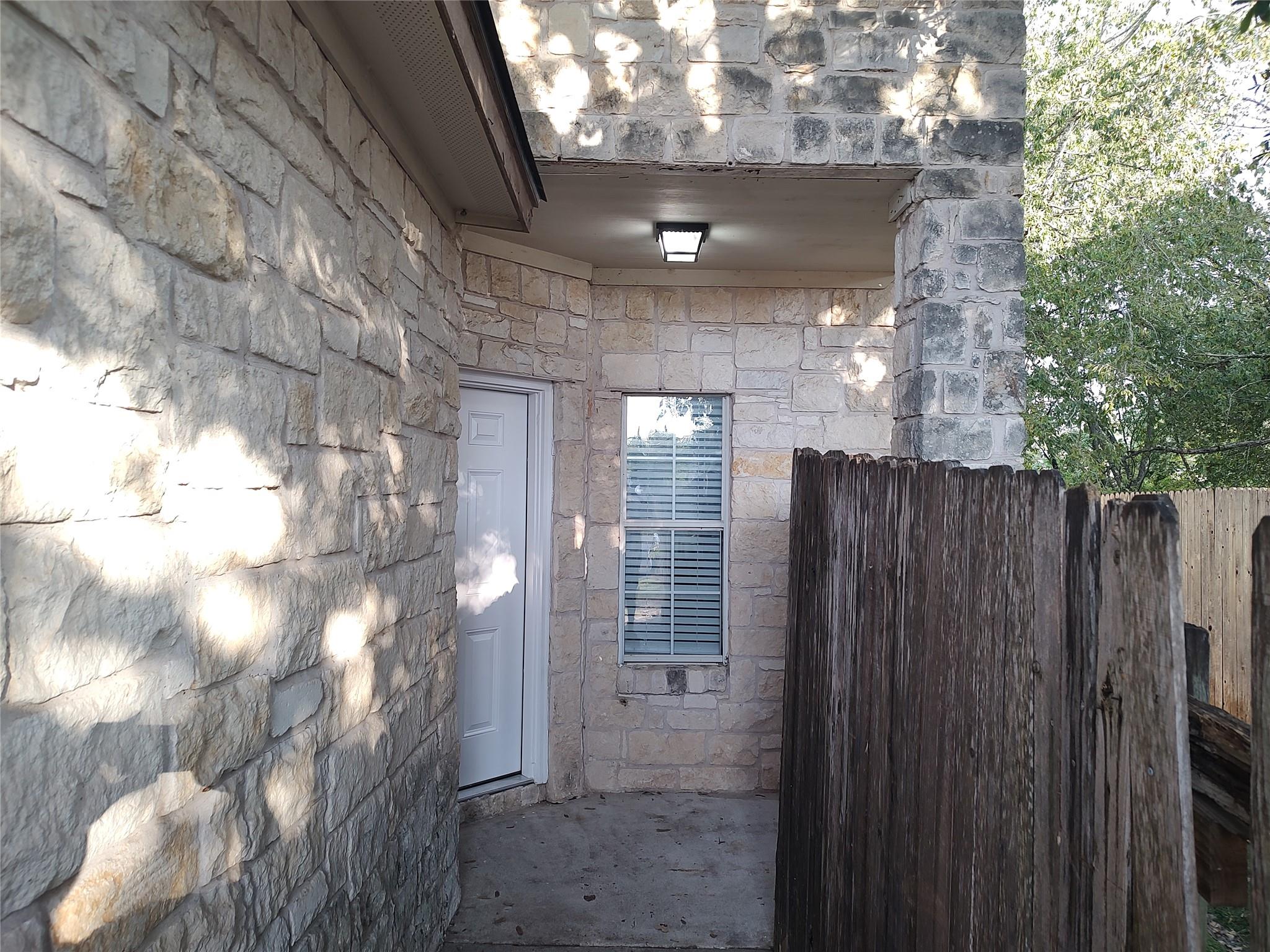 1619 Constantino Cir #b Property Photo 3