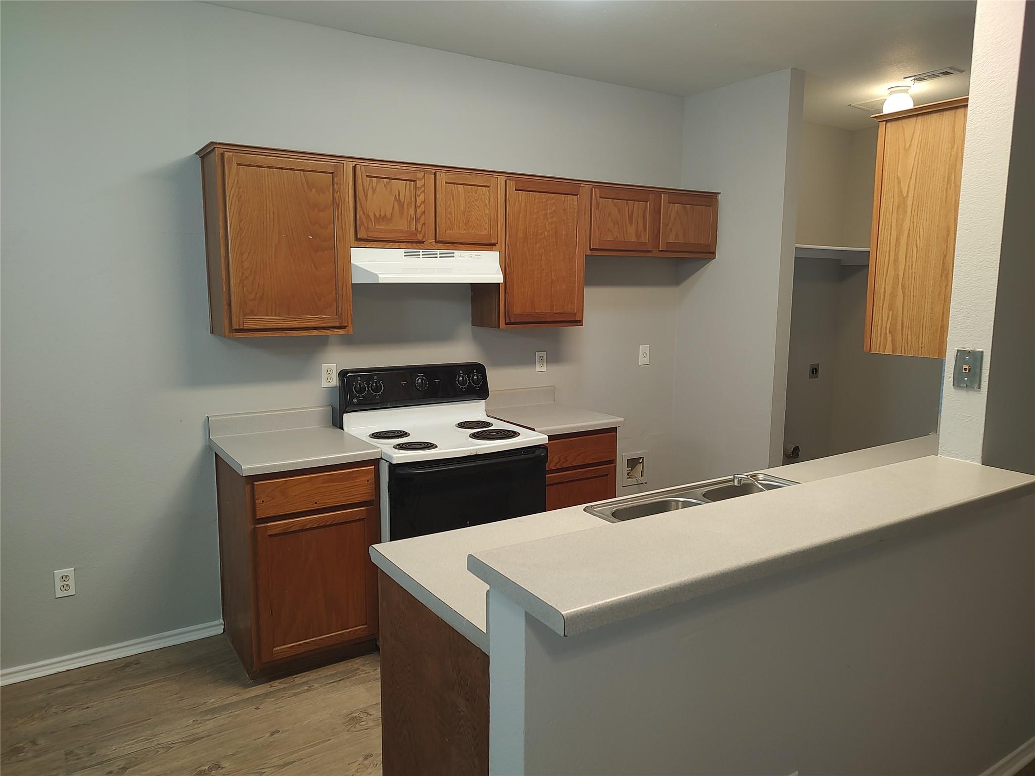 1619 Constantino Cir #b Property Photo 6