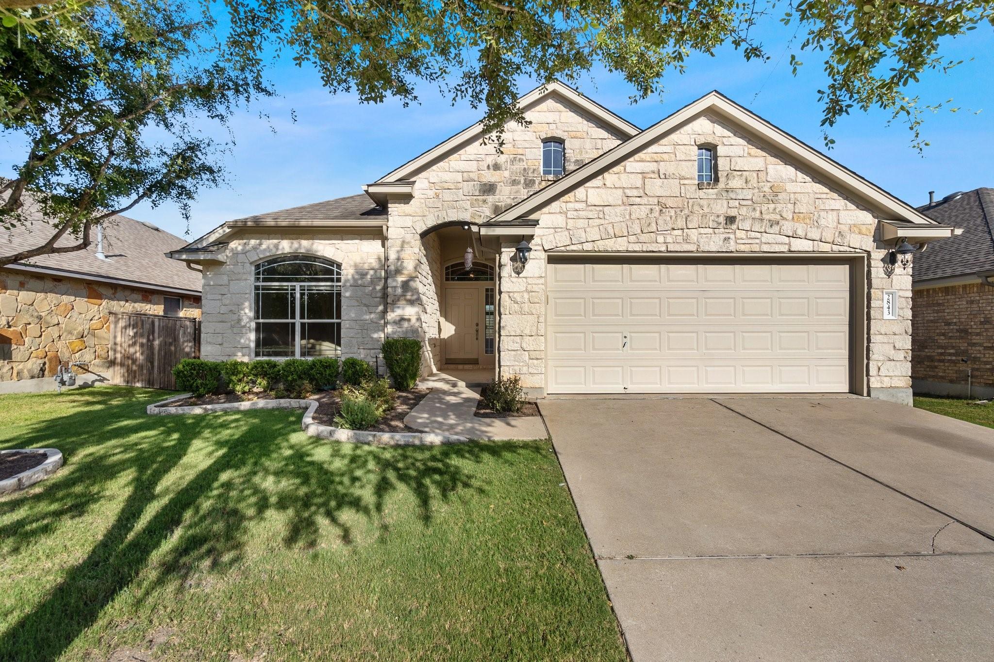 2843 Angelina Dr Property Photo 1