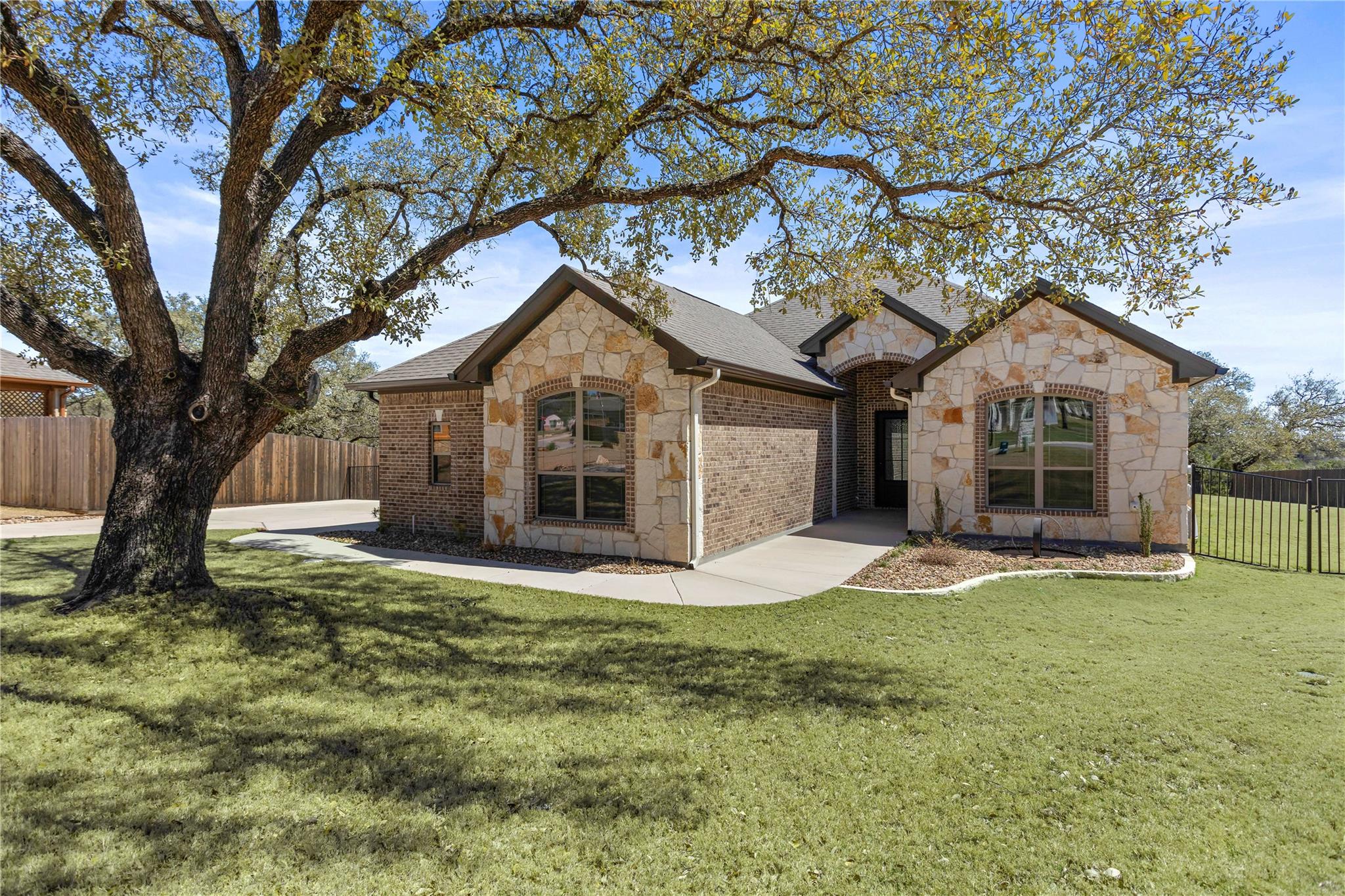 3208 Waggoner Dr Property Photo 1