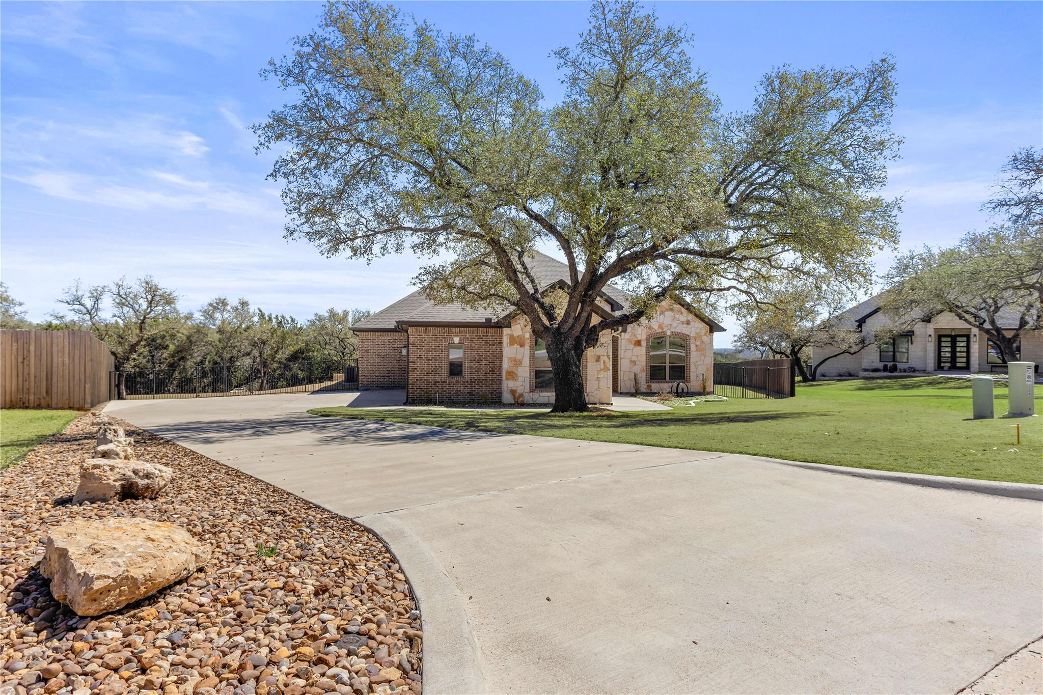 3208 Waggoner Dr Property Photo 2