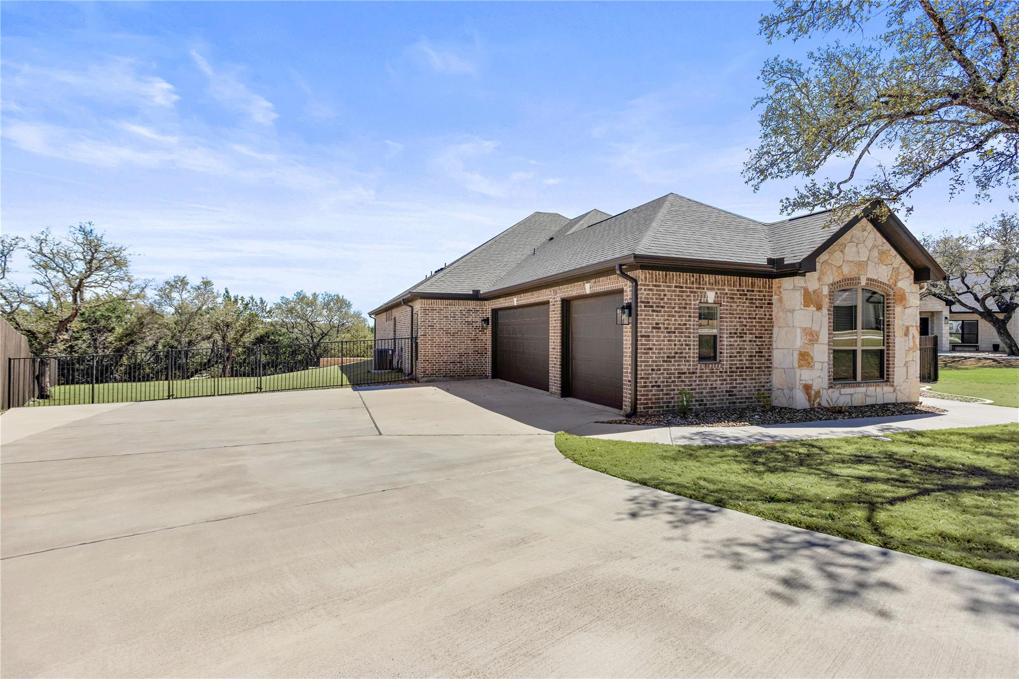 3208 Waggoner Dr Property Photo 3