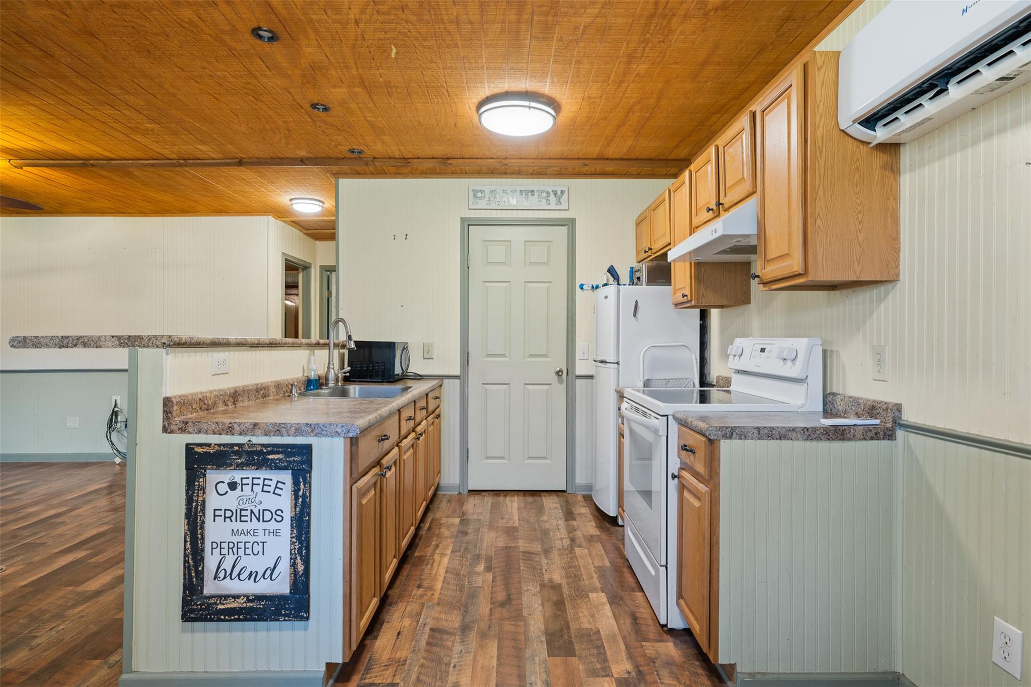 316 Woodvine Ln Property Photo 9