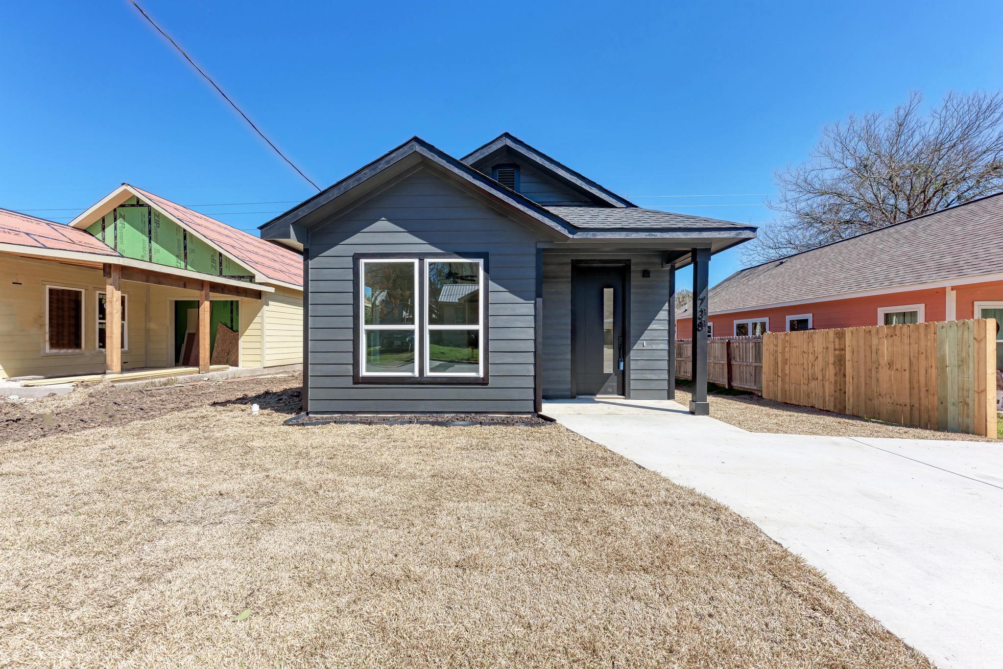 738 Chihuahua St Property Photo