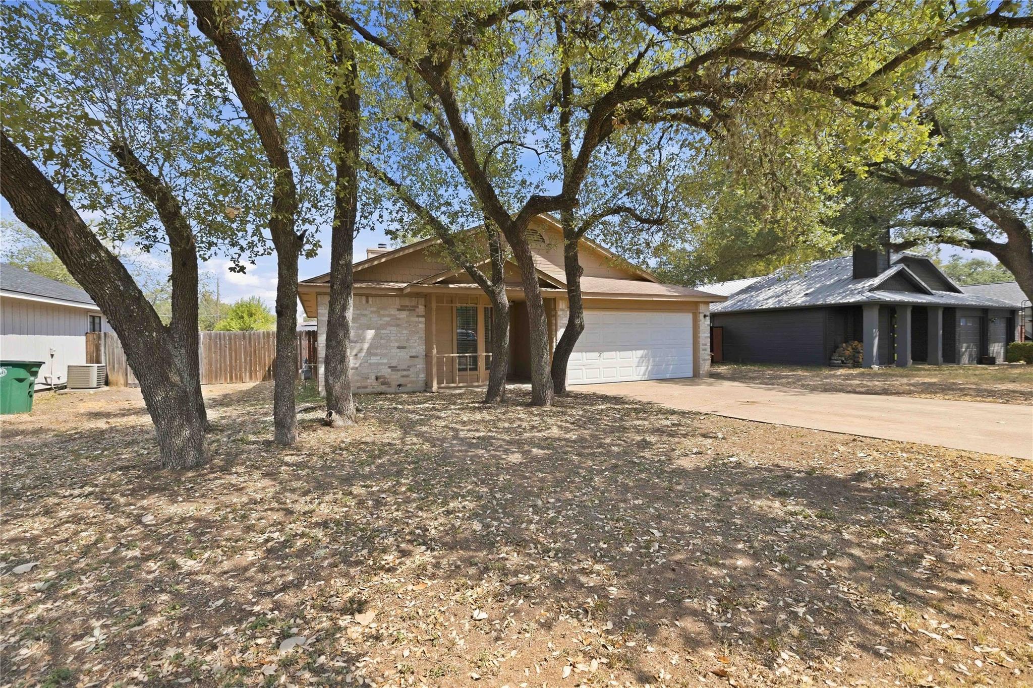 3902 Stonecroft Dr Property Photo 1