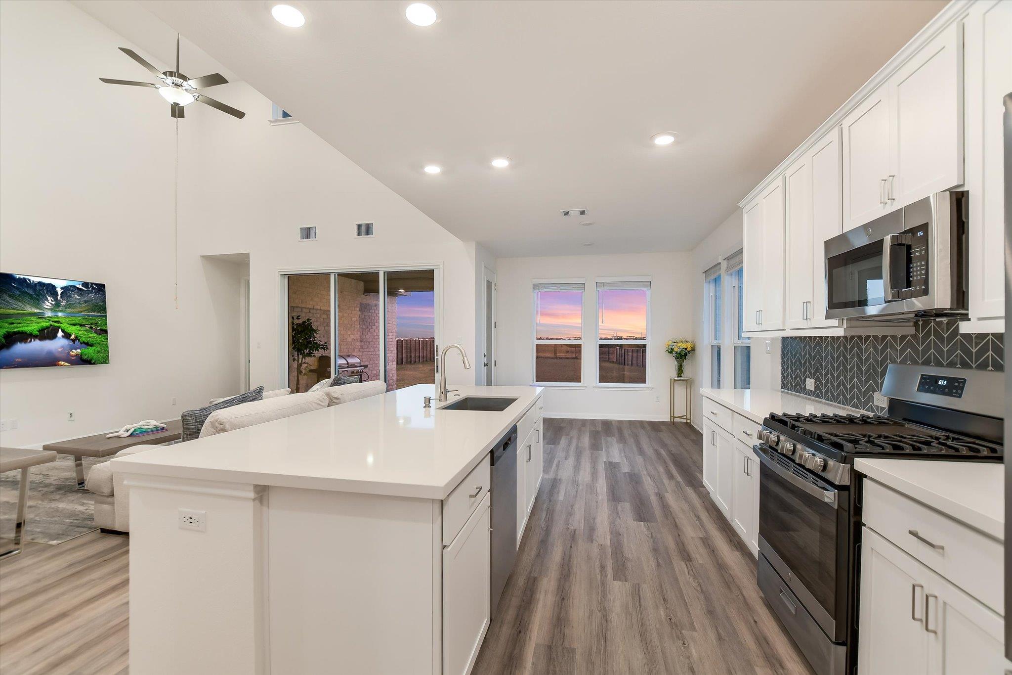 737 Leeward Pass Property Photo 4