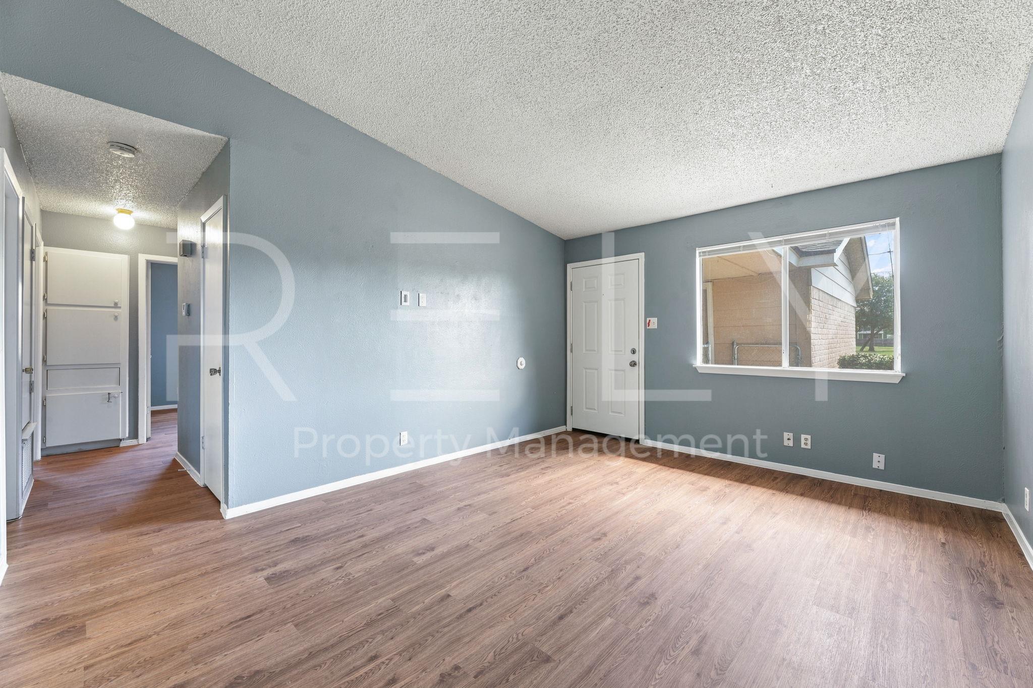 409 E Janis Dr #b Property Photo 5