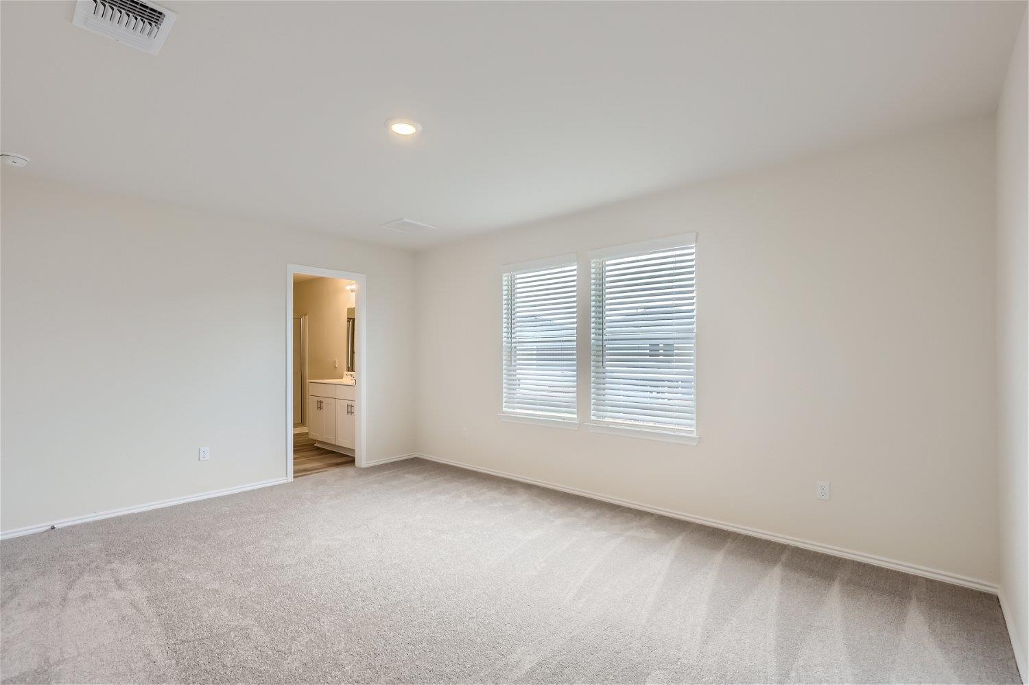 74 Pacific Loon St Property Photo 4