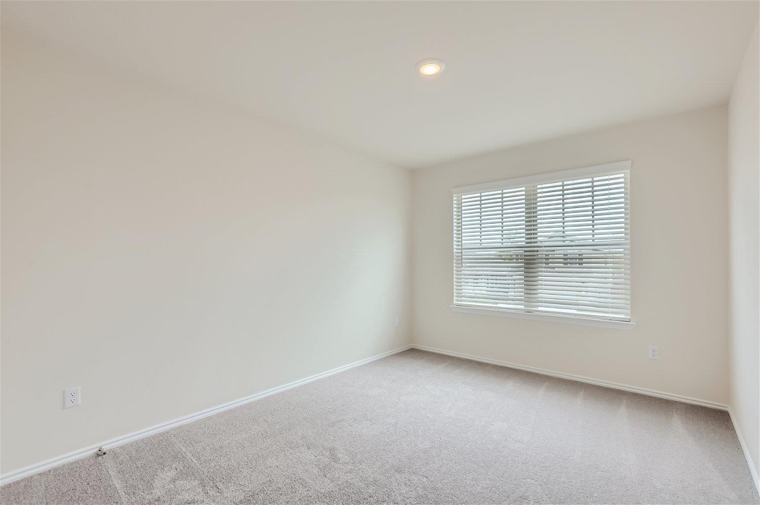 74 Pacific Loon St Property Photo 6