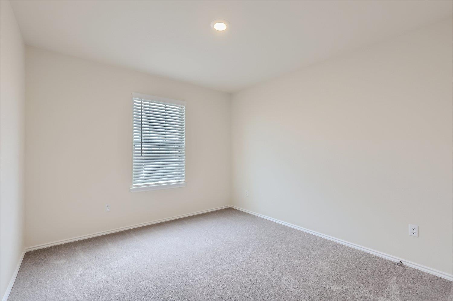 74 Pacific Loon St Property Photo 8