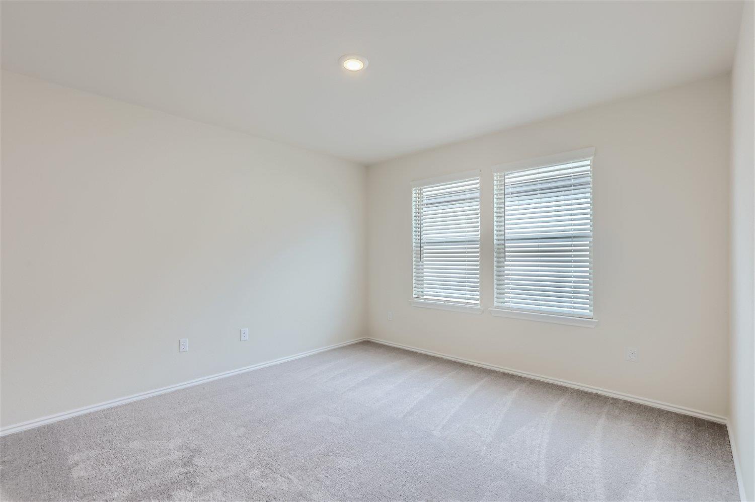 74 Pacific Loon St Property Photo 9