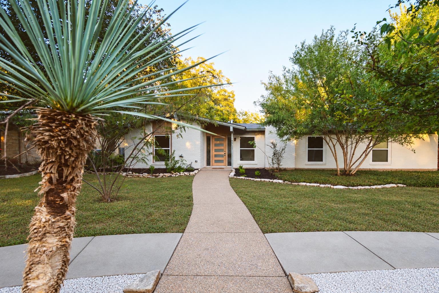 7711 Shoal Creek Blvd Property Photo 1