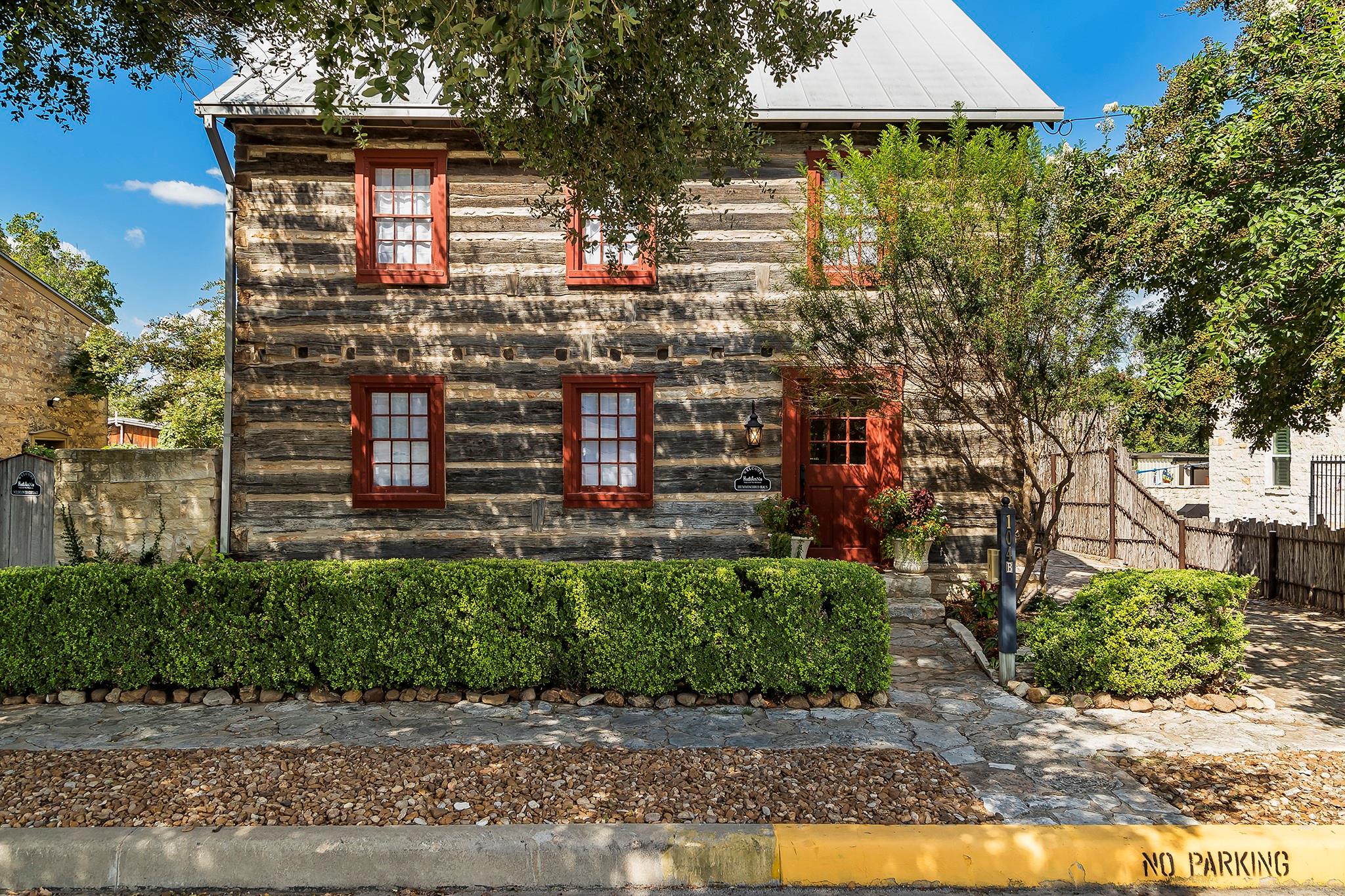 104 Austin St #b Property Photo 1