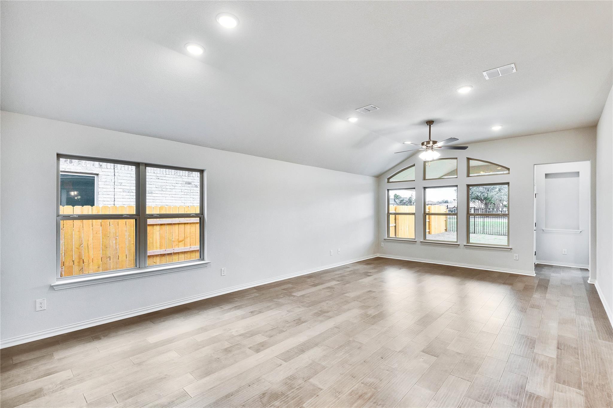2401 Wooded Run Trl Property Photo 6
