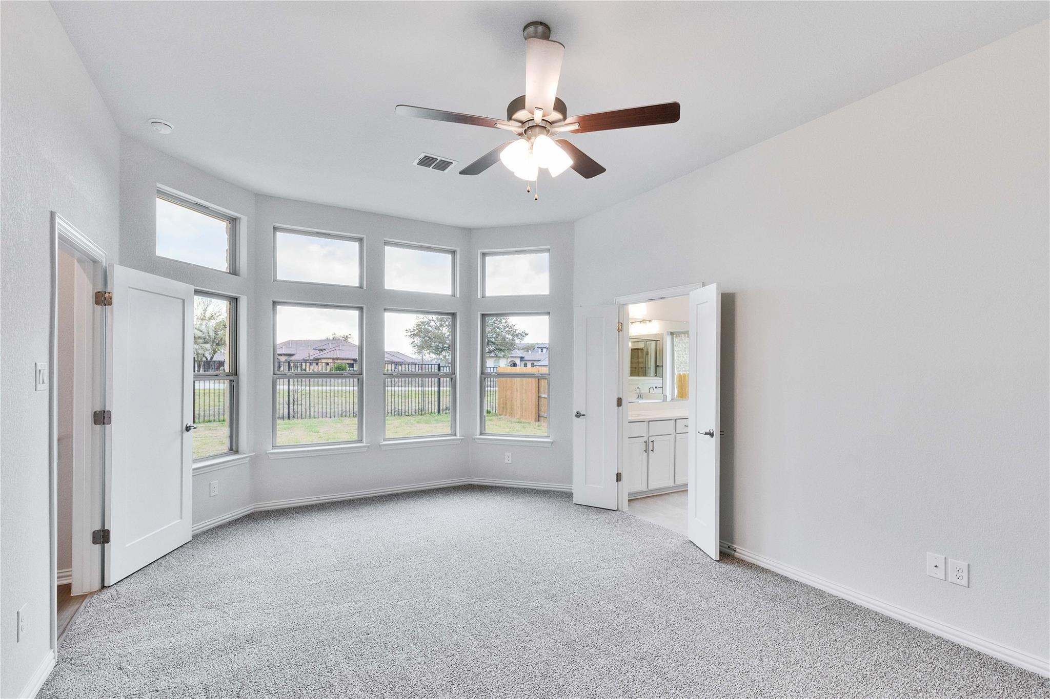 2401 Wooded Run Trl Property Photo 8
