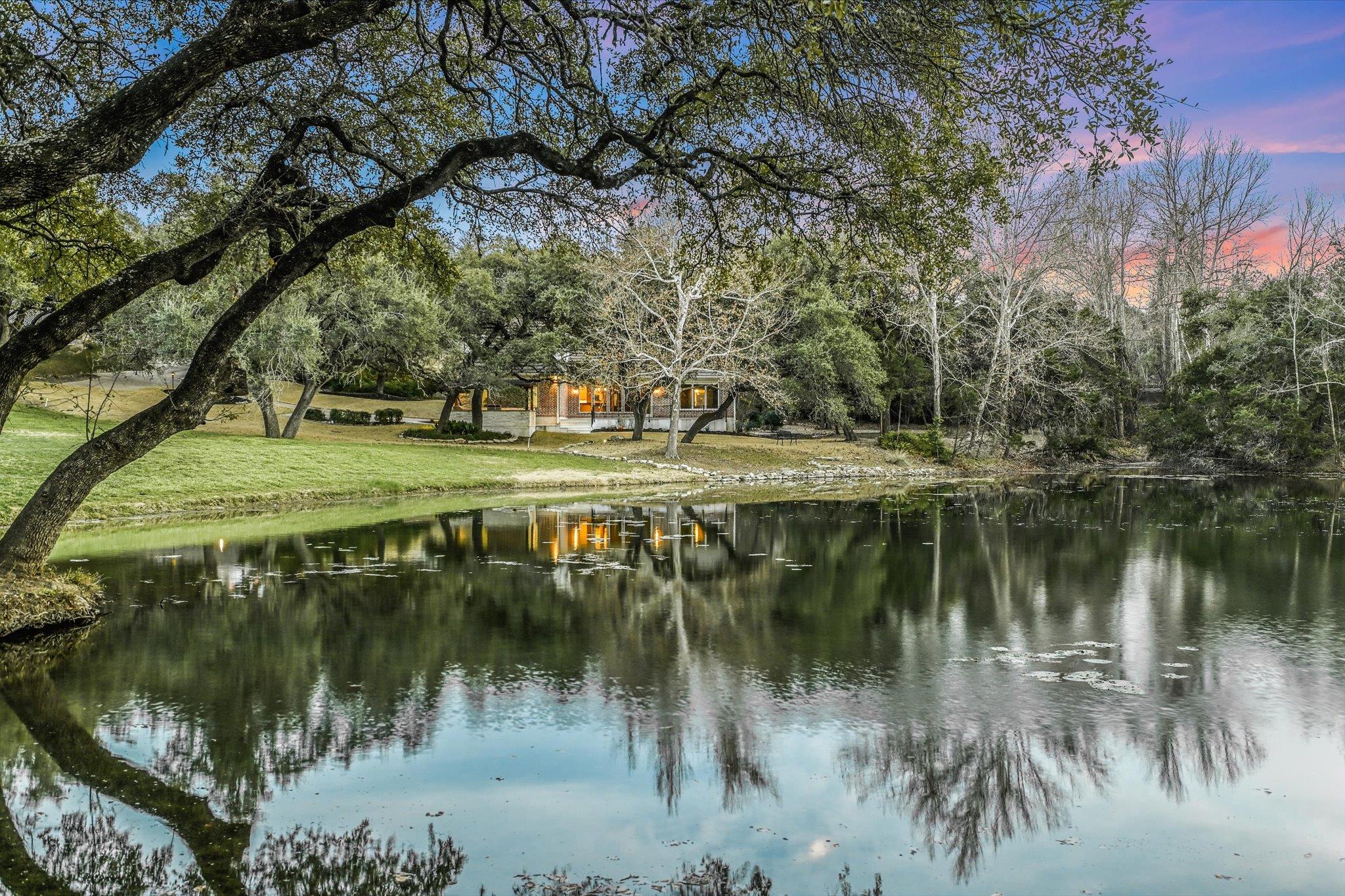 1818 Lakeway Blvd Property Photo