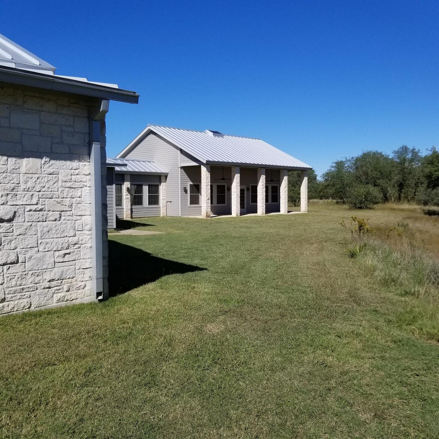 400 W Old Hwy 290 None Property Photo 33