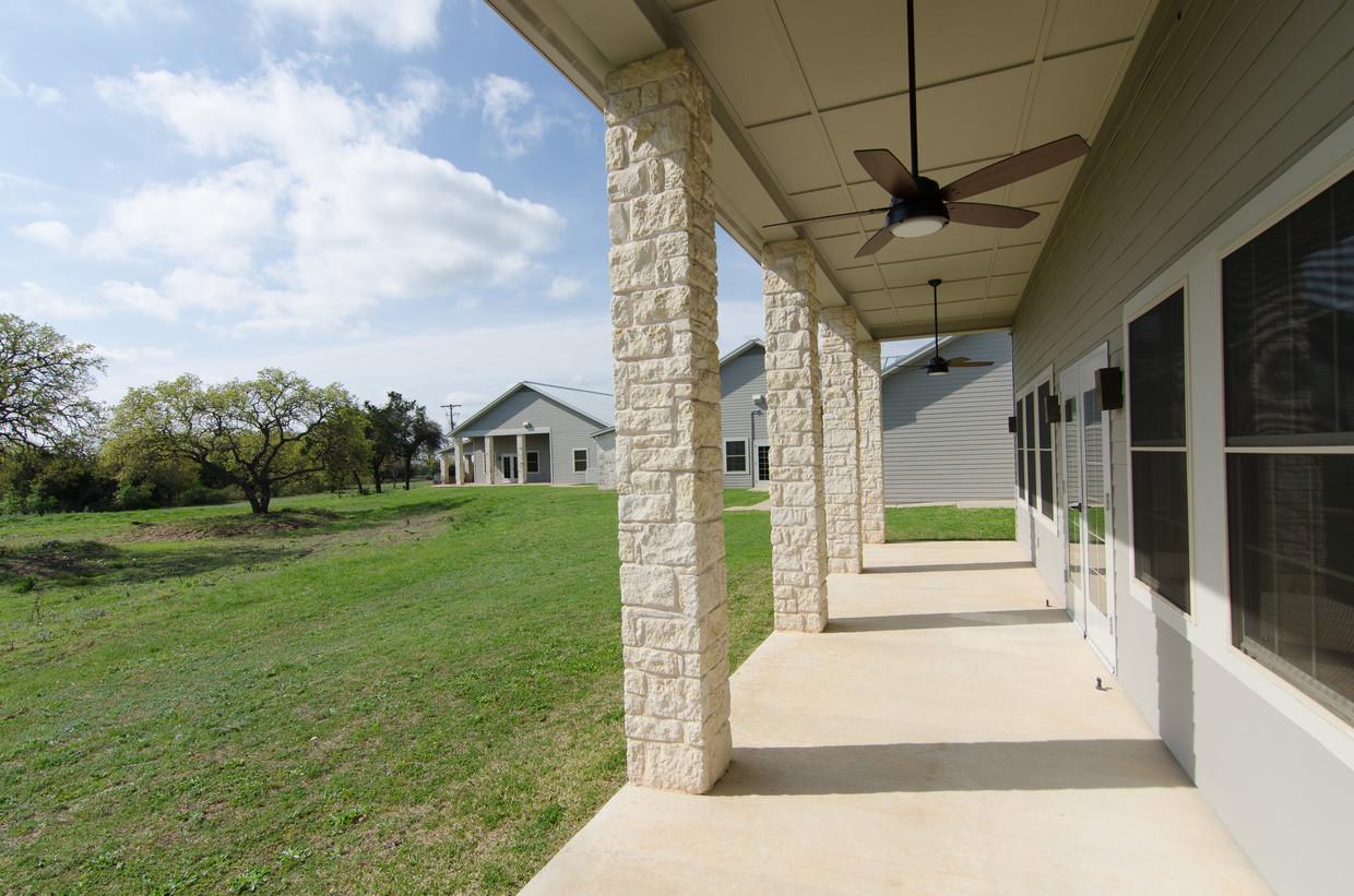 400 W Old Hwy 290 None Property Photo 34