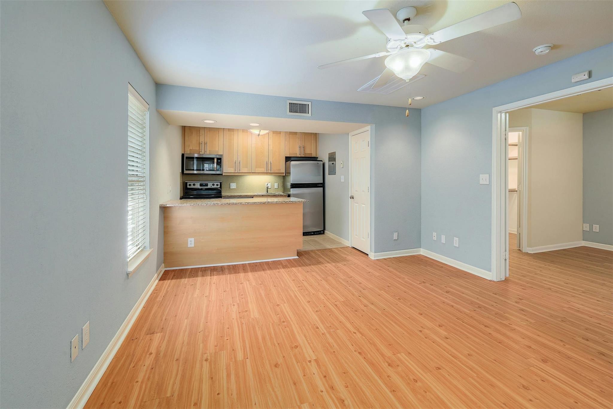 7685 Northcross Dr #524 Property Photo 3
