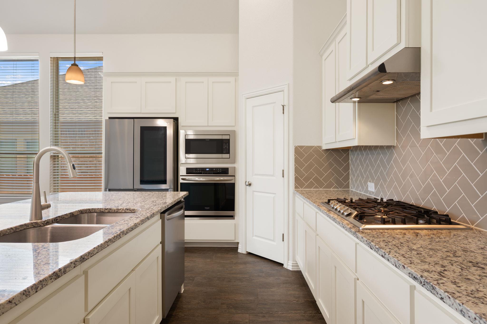 7905 Sunrise Ravine Pass Property Photo 4