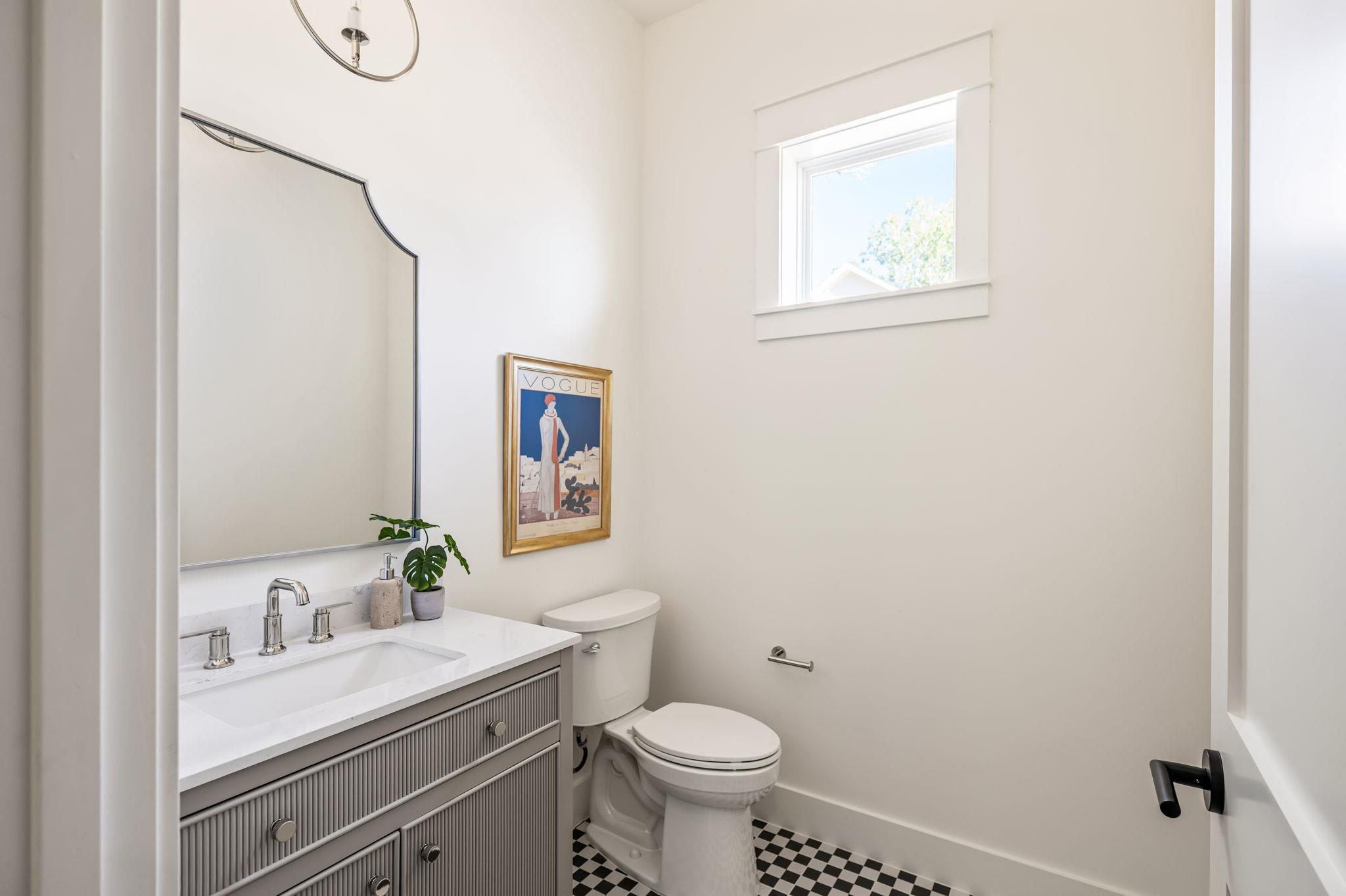 300 W Mockingbird Ln #2 Property Photo 13