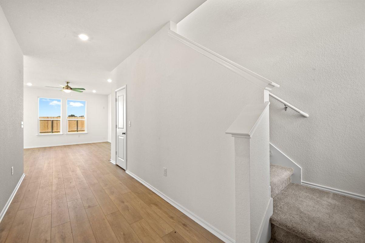 1002 Golden St Property Photo 5