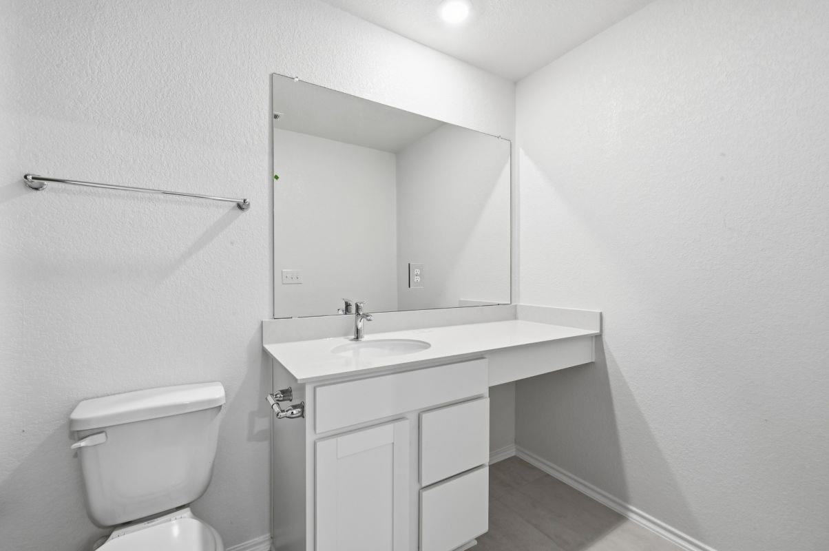 1002 Golden St Property Photo 23