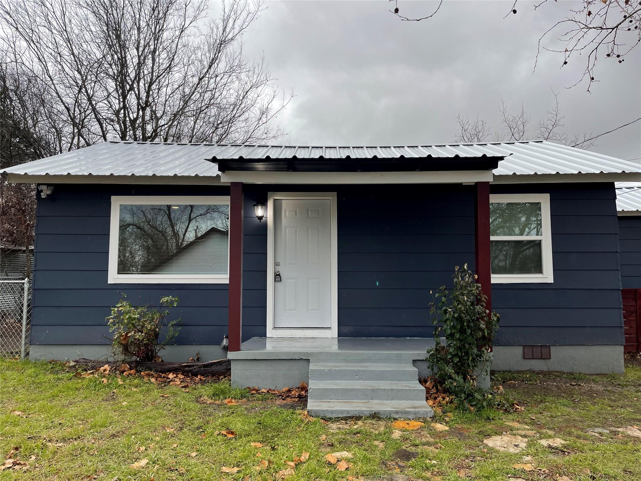 809 S Pierce St Property Photo 1