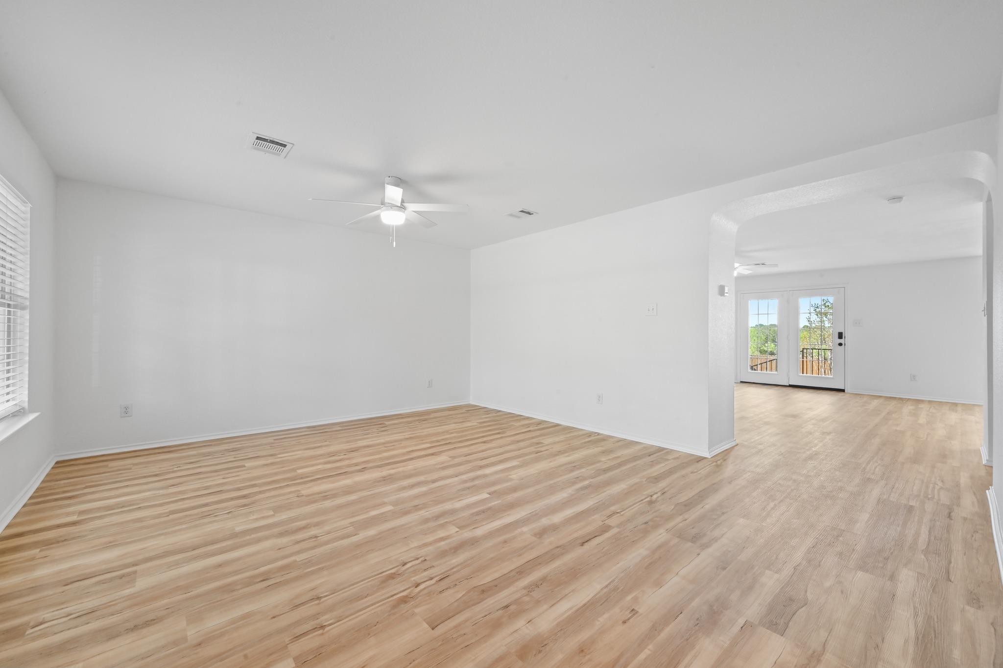 2412 Regal Park Ln Property Photo 5