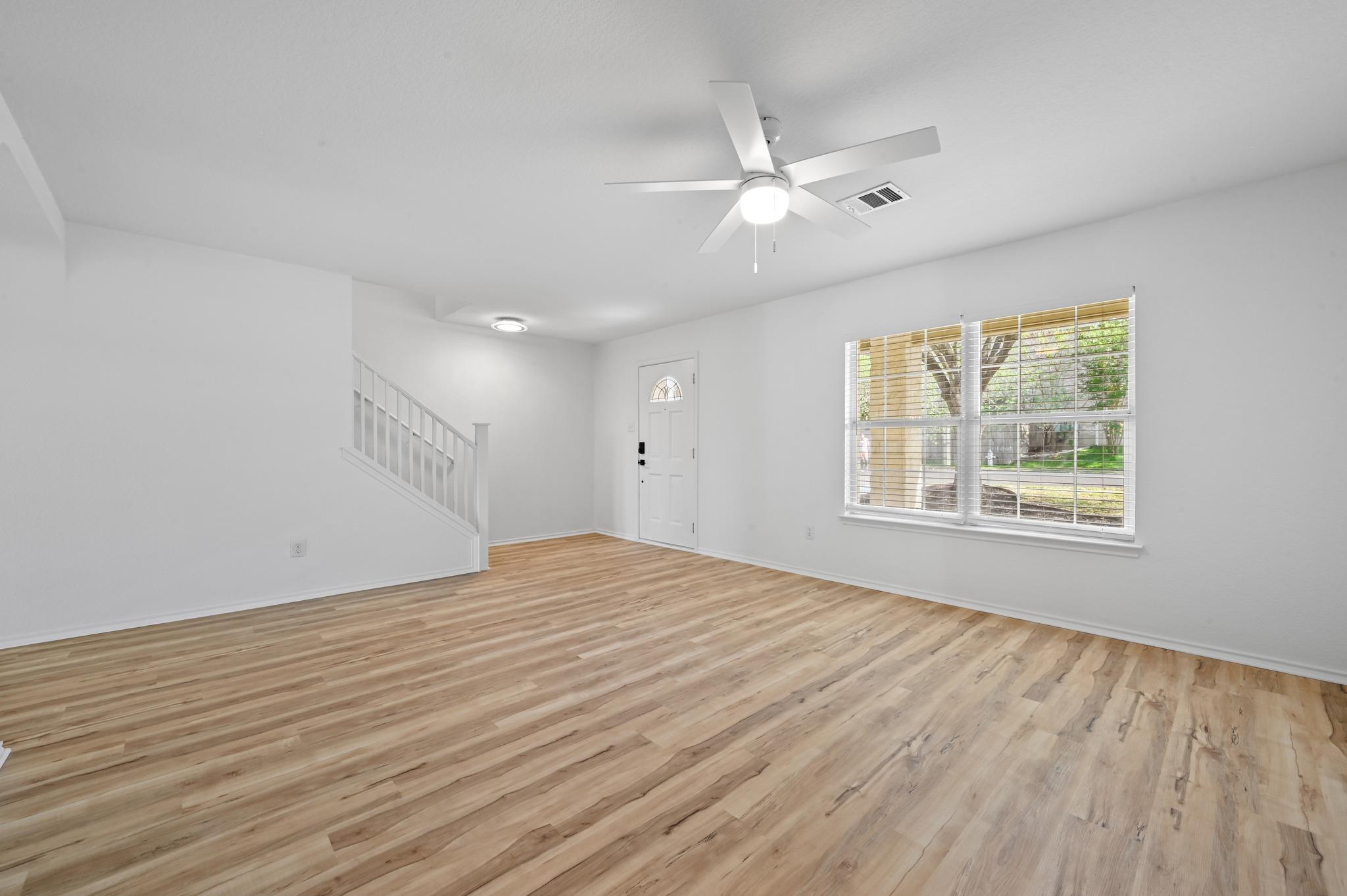 2412 Regal Park Ln Property Photo 6