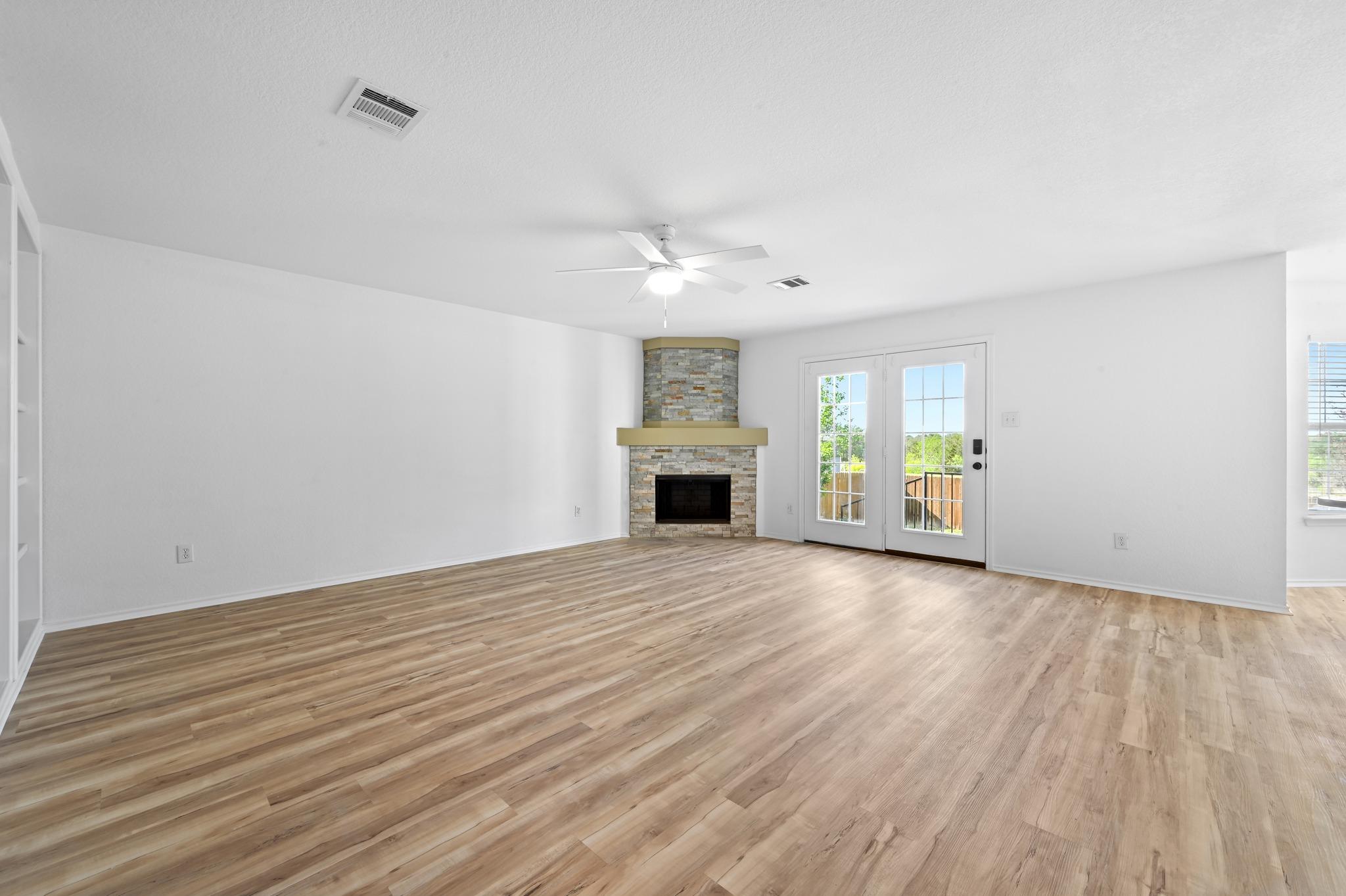 2412 Regal Park Ln Property Photo 7