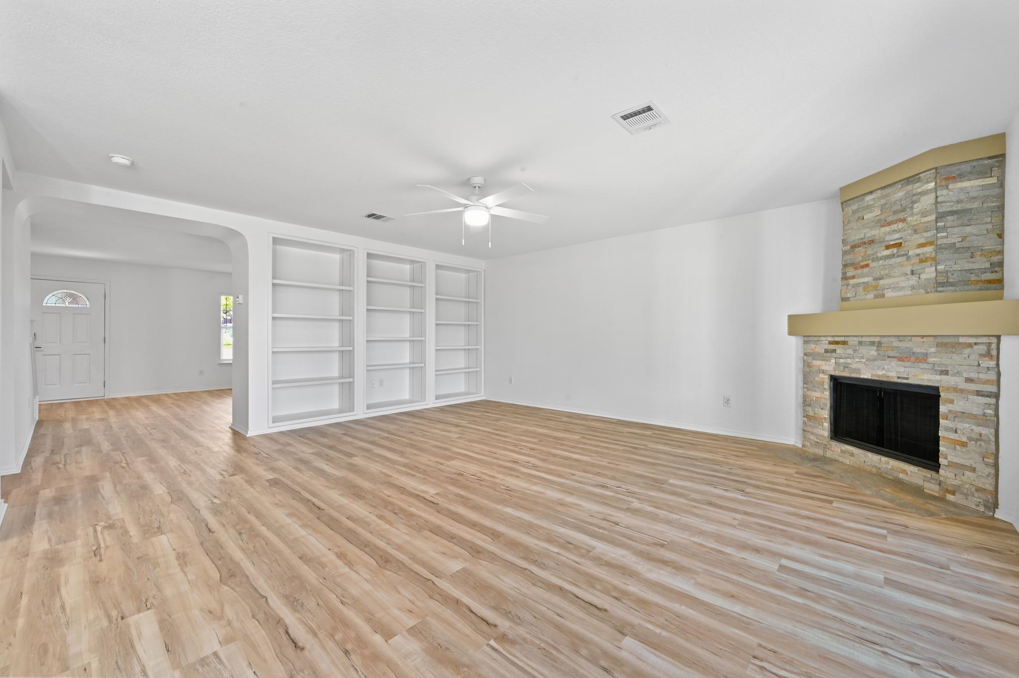 2412 Regal Park Ln Property Photo 8