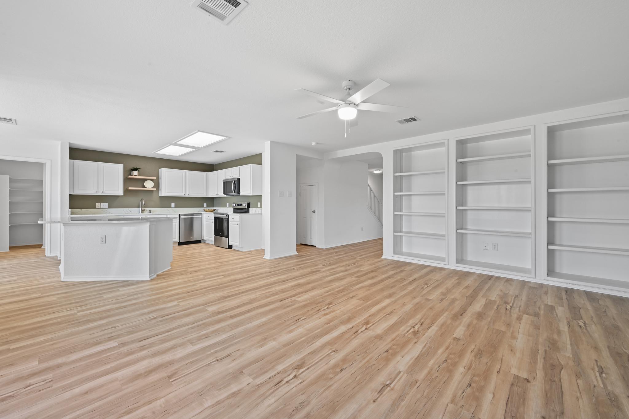 2412 Regal Park Ln Property Photo 9